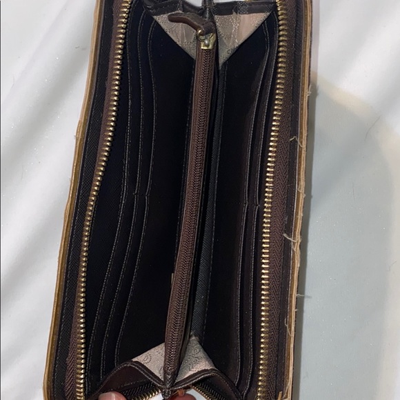 Michael Kors wallet! - Picture 2 of 3